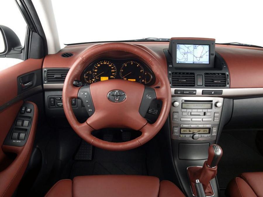  Toyota Avensis D-4D 180 Concept 2005 года  (фото 9 из 10)